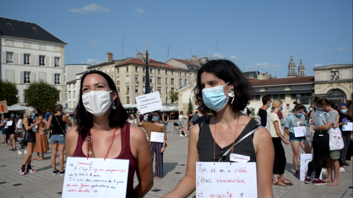 interview de deux militantes lors de la manifestation Je te crois